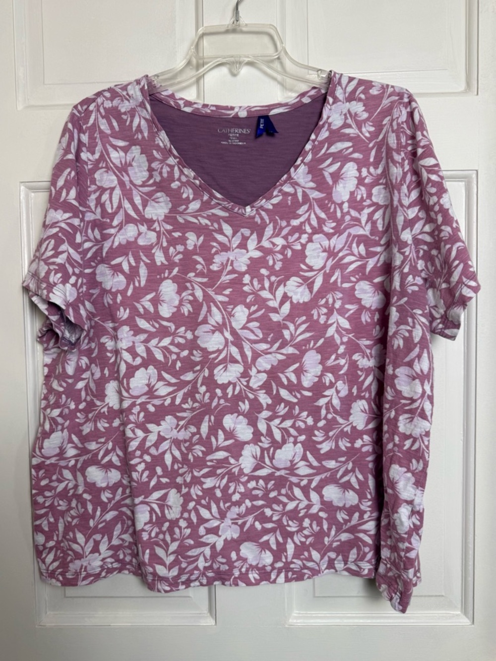 Catherines Mauve Floral V-Neck Cotton Short Sleeve Tee Size 1XWP Women’s Petite